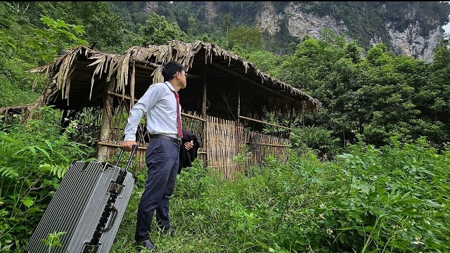 Мужчина бросает жизнь в городе, чтобы вернуться в родное село и восстановить старинный дом. Серия 1 смотреть онлайн