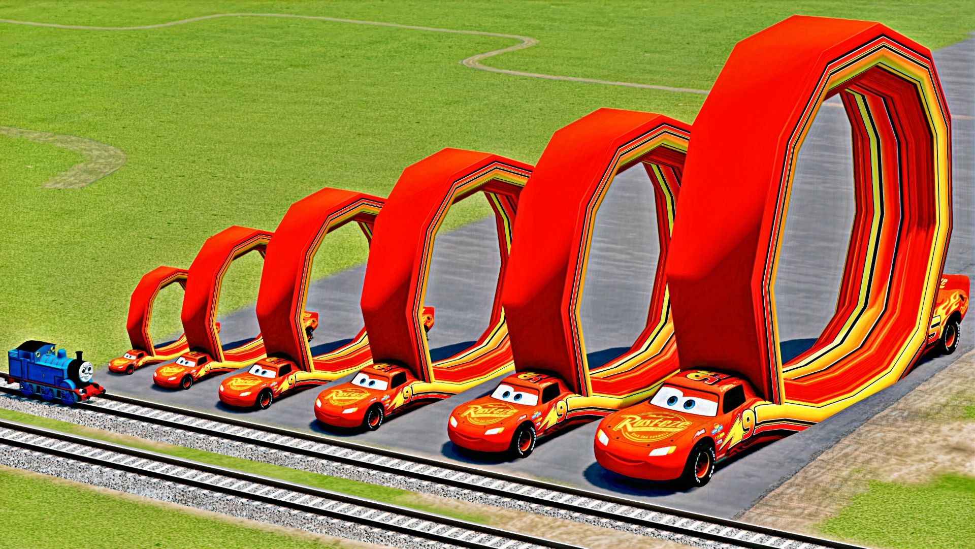 Завитушный Молния Маквин против паровозика Томаса! С 23 февраля!