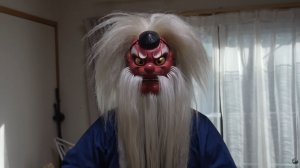 мастер по изготовлению масок