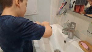 Поездка в деревню, приучаем сына к домашним делам, печем вместе блины.