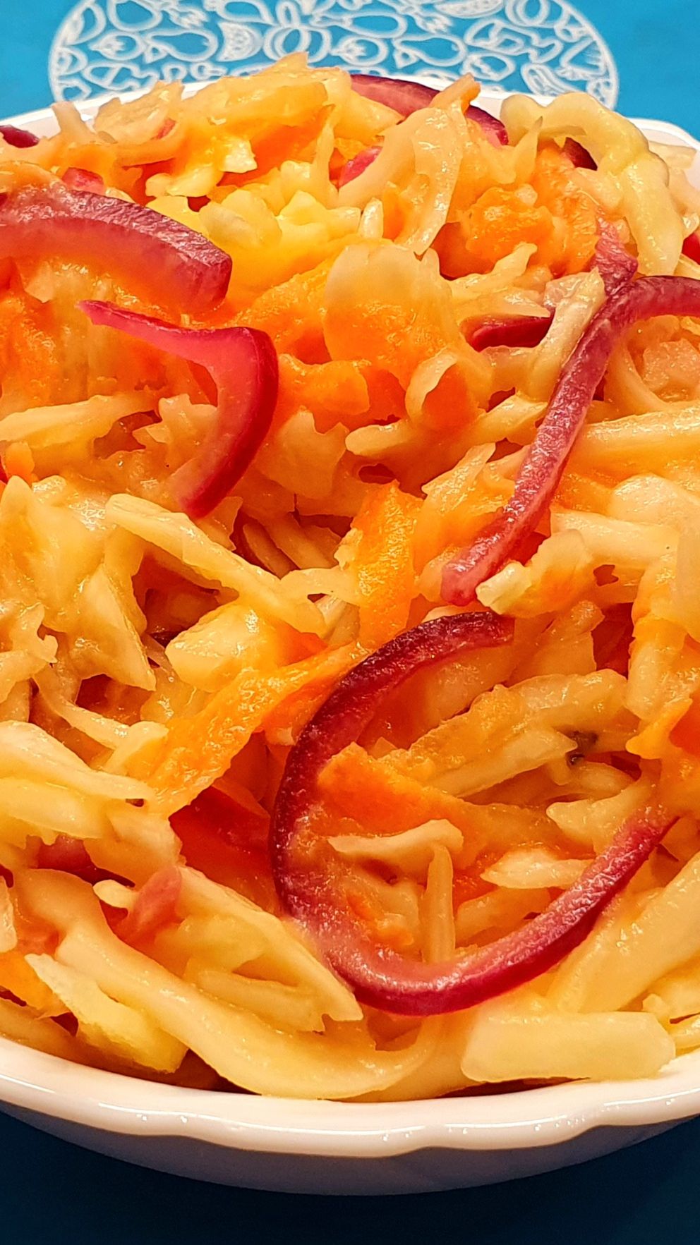 Постный витаминный салат с яблочным майонезом