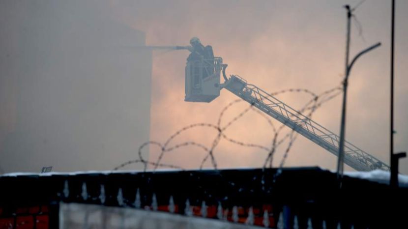 Из-за падения обломков БПЛА произошло возгорание промзоны в Альметьевске смотреть онлайн