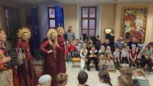 Гуляния на масленицу от театра Натальи Бондаревой. Библиотека воскресной школы Георгиевского собора