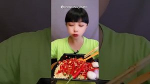 Китайцы едят на камеру