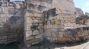 Археологические раскопки городских стен Херсонеса Таврического на Чёрном море