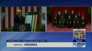 Трамп зажал нос, изменил голос, чтобы назвать лидера демократов "идиотом"