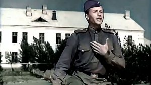 ИДЁТ СОЛДАТ ПО ГОРОДУ (1)