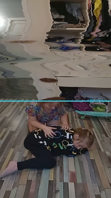 девчушки падают