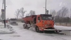 Снежный циклон парализовал движение на Дальнем Востоке.