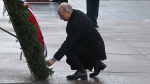 Путин возложил венок к Могиле Неизвестного Солдата в День защитника Отечества
