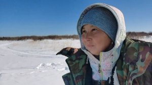 Рыбалка. Охотское море. Ловим корюшку зубатку.