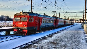 ЭТ2М 142 прибытие и отправление. Платформа Новая Охта