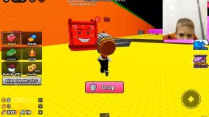 открыл пять Лаки блоков и сделал сумасшедший Крафт в игре с беги от цунами ради мозгов roblox