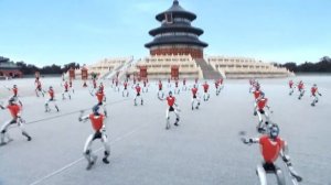 🥋Роботы показали элементы кунг-фу на территории Храма Неба