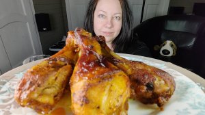 Мукбанг Куриные ножки, пюре и самый вкусный салат)