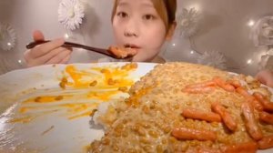 Мукбанг рис и колбаски Еда на камеру