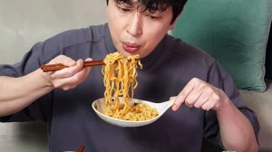 🔥🍲 Мукбанг и Mukbang : АДСКИЙ ДУЭТ! 🔥 Супер острый рамен и хрустящее кимчи