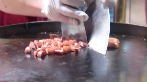 Сэндвич с хот-догом и сыром садж — ливанская уличная еда