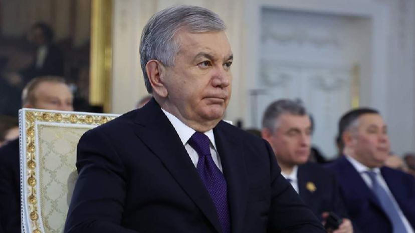 Президент Узбекистана наградил спасшего ребенка в Петербурге дворника смотреть онлайн