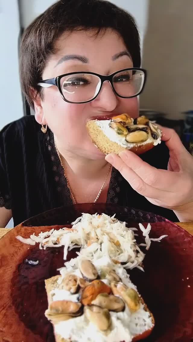 С каждым днем я все КРАСИВЕЕ И СТРОЙНЕЕ😉/НО, как на духу, вчера нарушила свое питание/Мукбанг смотреть онлайн