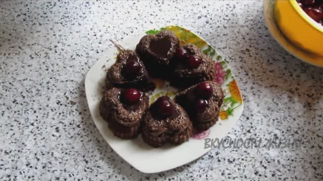 Как сделать кекс в микроволновке за 5 минут - шоколадный и творожный - на завтрак