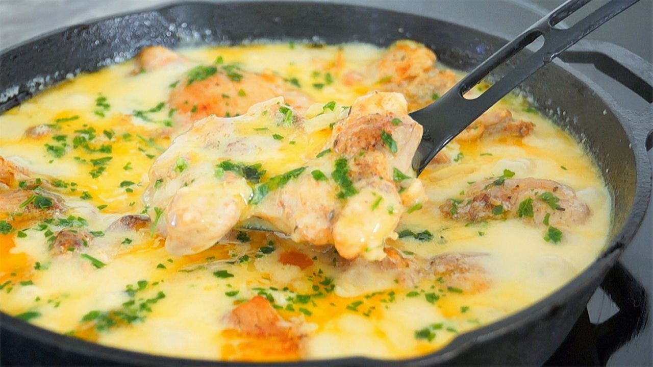 Самое вкусное блюдо НА ВТОРОЕ ИЗ КУРИЦЫ. Пожалуй, самая вкусная курица в сметанном соусе. смотреть онлайн