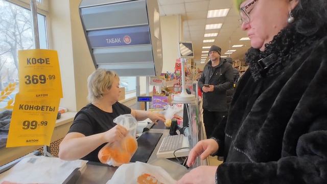 Субботний шопинг с бабулей... смотреть онлайн