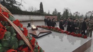 Сочинцы у Вечного огня почтили память защитников Отечества и поздравили ветеранов