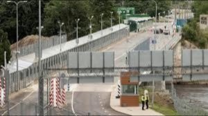 Сотни эстонцев стоят в очереди по 7-9 часов на границе, чтобы попасть в Россию