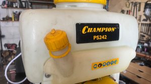 Ремонт бензинового опрыскивателя champion. Течет помпа.