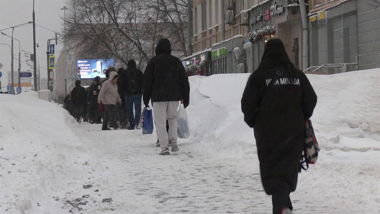 В столице из-за предстоящего снегопада объявлен желтый уровень погодной опасности. смотреть онлайн