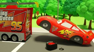 Фигуры с Маккуином - Шина застряла в гвозде - Новое колесо грузовика Мак - Диснеевские машинки