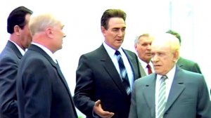 ХРУЩЁВ - ГОВОРЯТ ВЫ МЕНЯ СМЕЩАТЬ СОБИРАЕТЕСЬ!!! сцена из фильма Серые волки