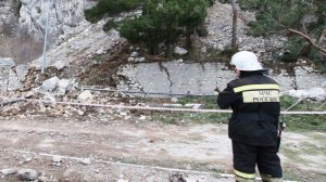 Микроавтобус с туристами попал под камнепад в Северной Осетии