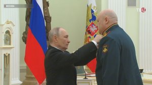 Путин вручил в Кремле награды героям спецоперации