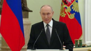 Президент поздравил с Днем защитника Отечества всех граждан России, ветеранов и действующих военных.