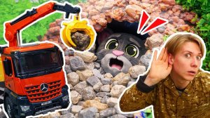 КТО ПЛАЧЕТ ПОД КАМНЯМИ? 😱🚜 Разбираем ЗАВАЛ мощным грузовиком и СПАСАЕМ пушистого друга! 🐾💙