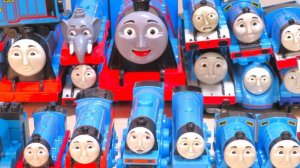 Видео для детей. Голубые паровозики играют друг с другом. #дети #видеодлядетей