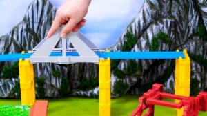 Поезда! Детская огромная железная дорога! Давай играть вместе!