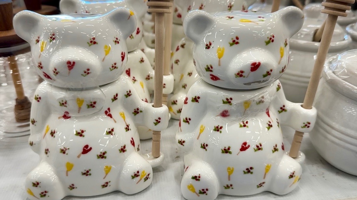 В Фикс прайс классные завалы посуды! Много новинок для кухни. Красивые тарелки, кружки, кастрюли. смотреть онлайн