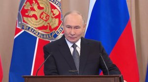 Владимир Путин поручил ФСБ повысить уровень защищенности должностных лиц Минобороны и ОПК.