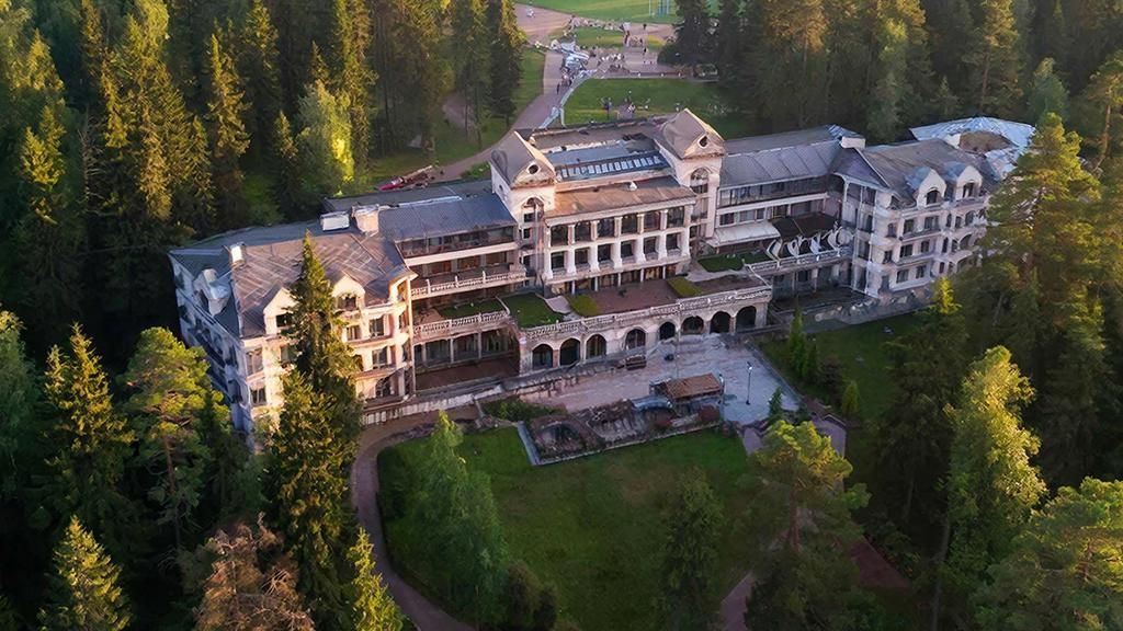 Теперь я не буду одинок в этом большом, пустынном доме...