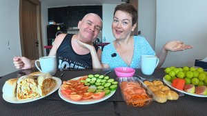 Мукбанг ПОСЛАНИЕ самой себе в будующее! НОЮ всё утро, Вован меня УСПОКАИВАЕТ! Семейный обед Таиланд