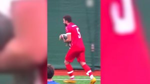 Футболист сбил чайку мячом во время матча в Стамбуле