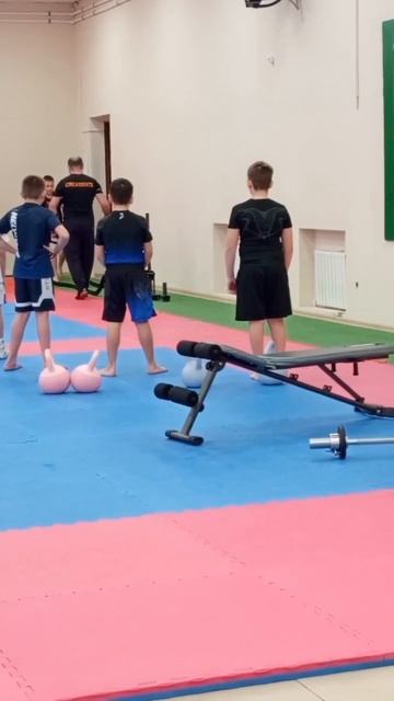 Тренировки путь к победам. Макар Калинин тренируется не жалея себя.