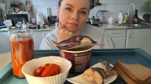 Мукбанг лапша, скумбрия, помидорки маринад и томатный сок| Пошлите обедать и беседовать) #мукбанг