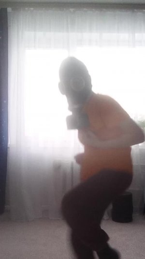 танцуй в противогазе