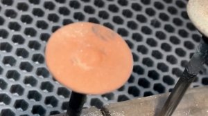 Более 8 трещин между седлом клапана, часть трещин в свечу на Гбц. ГБЦ в продаже нет, делаем ремонт