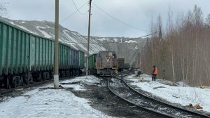 «Динозавр-трактор!» Тепловоз ТГМ23В48-2361 с маневровым составом, 2025 год