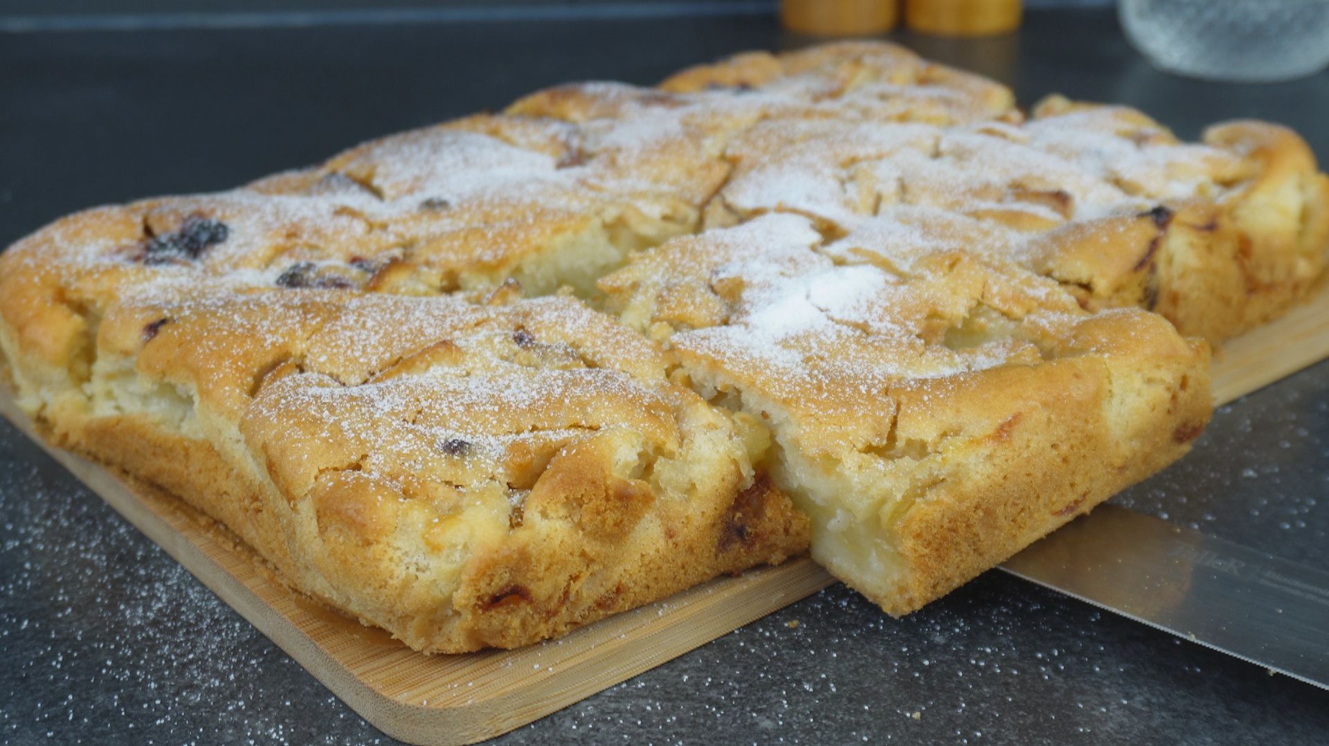 Вы не поверите: шарлотка, как классическая, но без яиц и молока смотреть онлайн